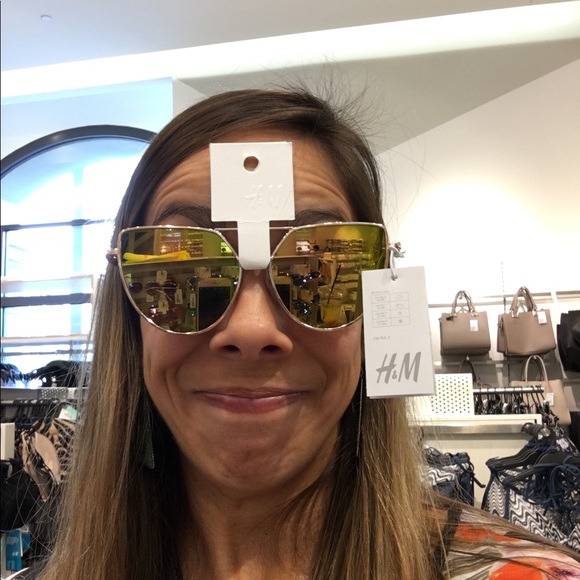 Meet your Posher, Elena - Picture 1 of 1